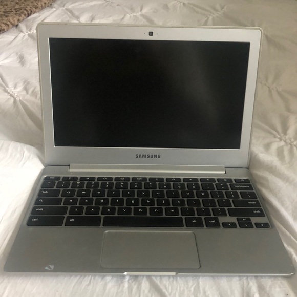 used samsung chrome laptop !! silver. Good condition